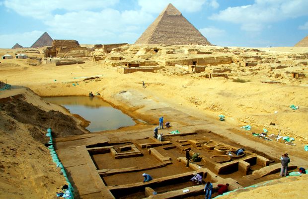 Dove sono gli operai delle piramidi? Un antico porto mette in crisi la teoria classica