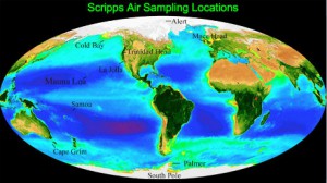 Mappa dei siti di campionamento dell'aria usati dalla Scripps Institution per valutare i livelli medi globali di CO2: (Cortesia Scripps Institution of Oceanography, UC San Diego)