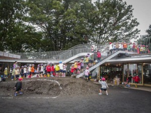 Fuji Kindergarten  asilo pensato per diventare una distrazione