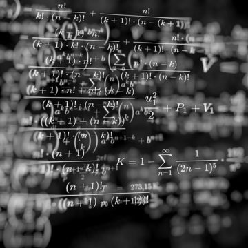 La matematica di Srinivasa Ramanujan, i numeri ricorrenti e l’armonia del Cosmo